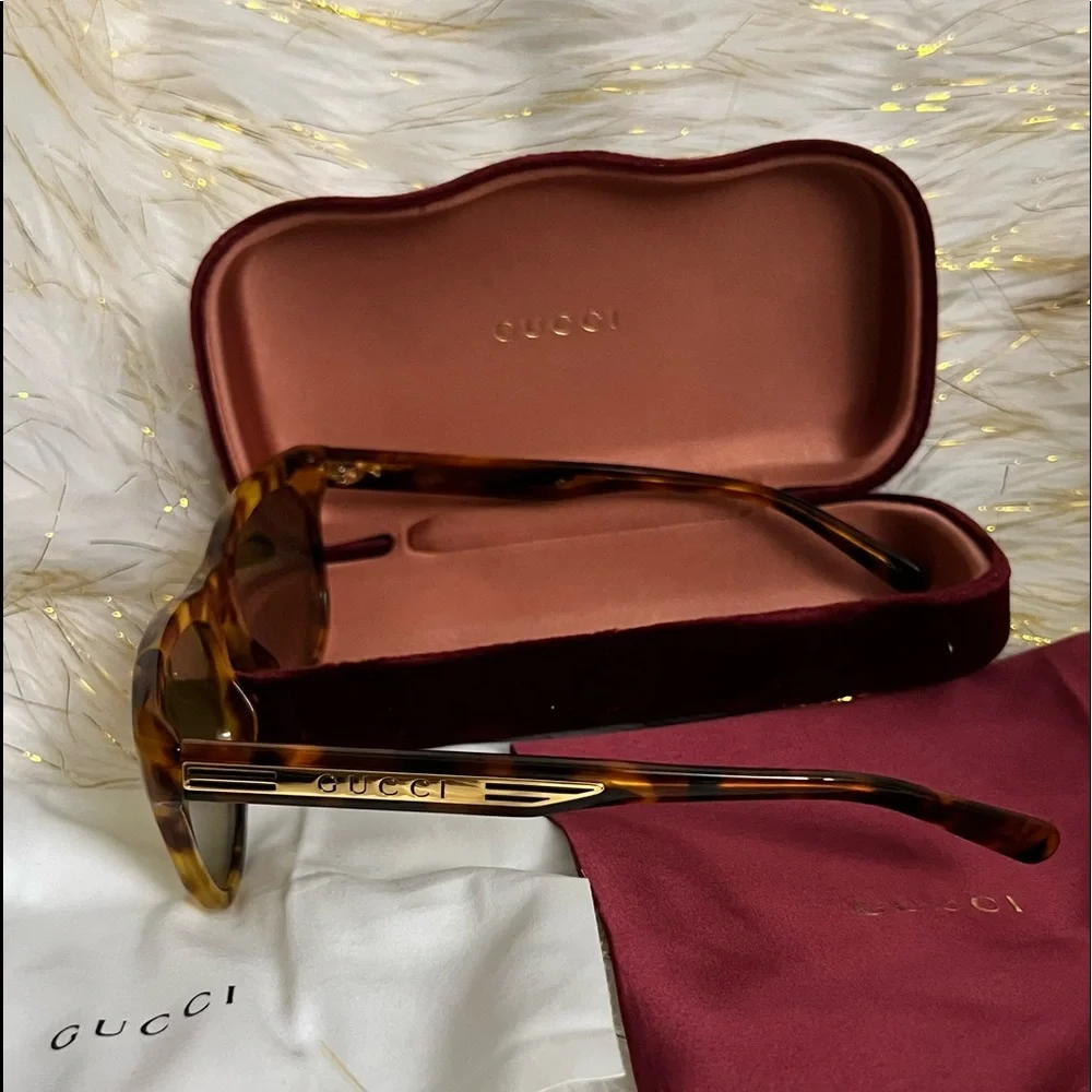 AUTHENTIC GUCCI SUNGLASSES - Picture 6 of 8